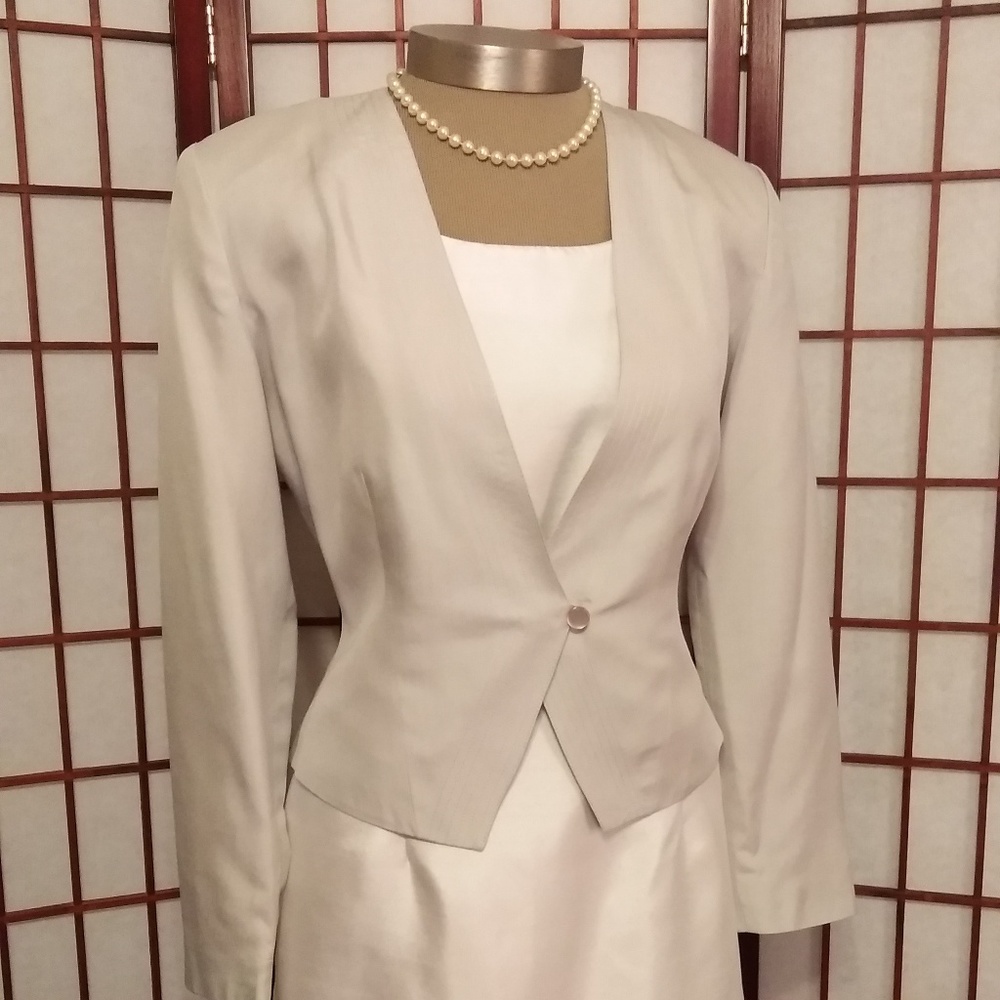 3/$20 CLOSET CLOSING  SILK CLAIBORNE CAREER BLAZER